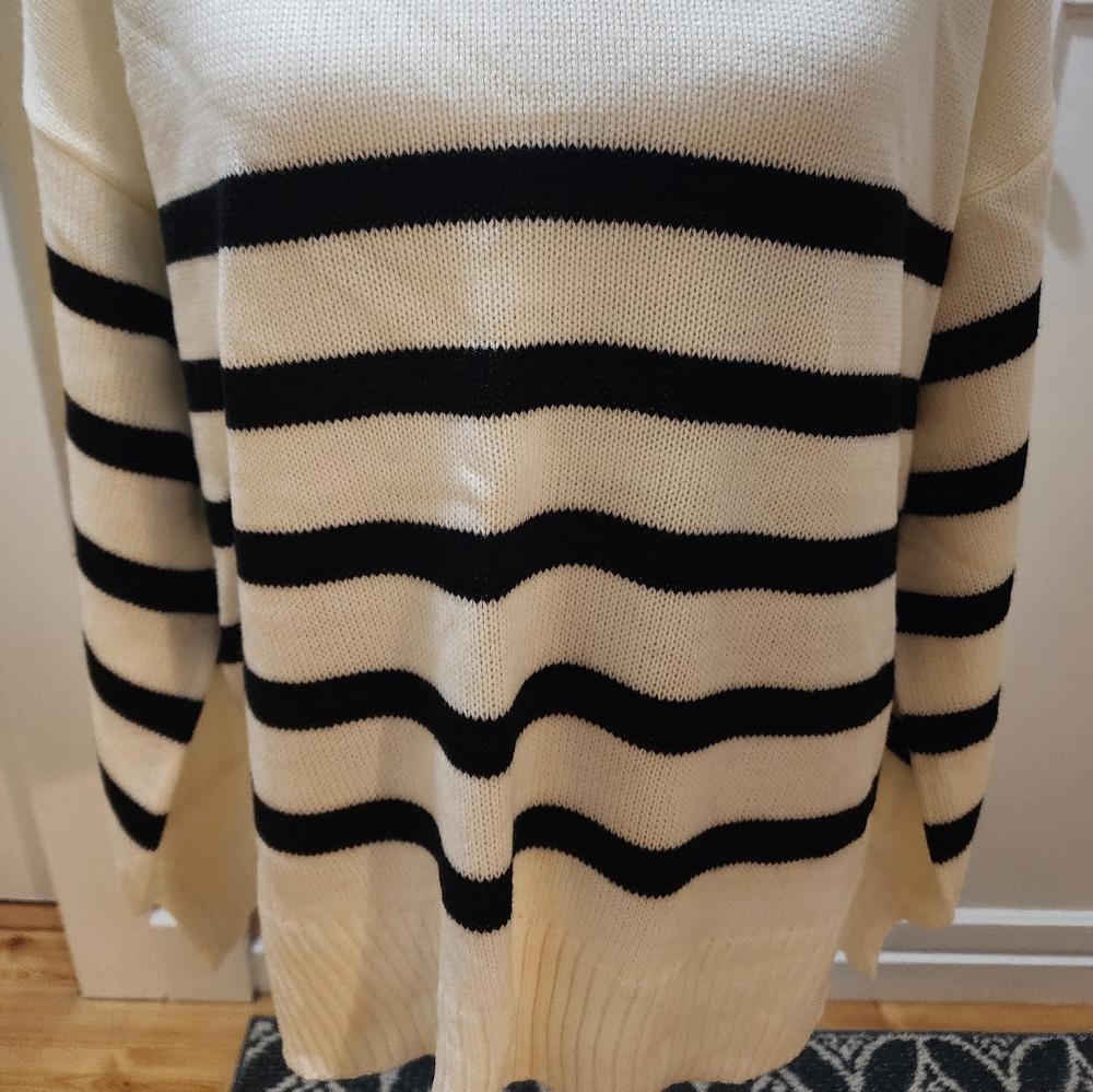 Better Be Women's Stripped Crew Neck Sweater NWT - Picture 4 of 15